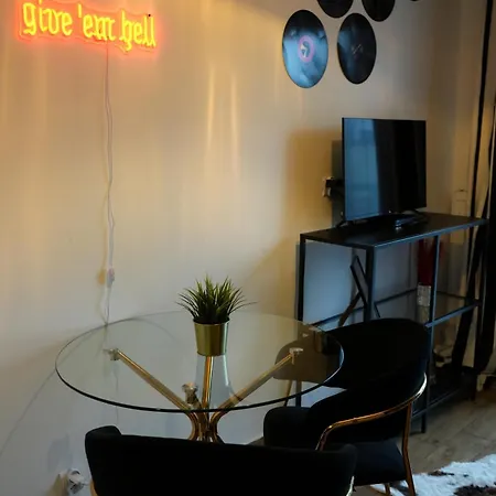 شقة Wyjatkowy Z Prysznicem Posrodku Na Wyjatkowe Wieczory