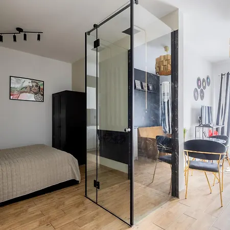 Wyjatkowy Z Prysznicem Posrodku Na Wyjatkowe Wieczory Apartamento