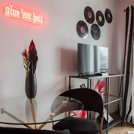 Wyjatkowy Z Prysznicem Posrodku Na Wyjatkowe Wieczory Апартаменты Лодзь