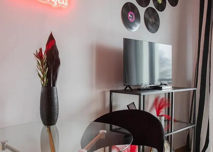 Wyjatkowy Z Prysznicem Posrodku Na Wyjatkowe Wieczory Апартаменты Лодзь